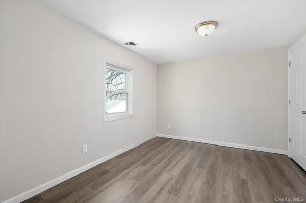 8 E 14th ST, Huntington Station, NY 11746