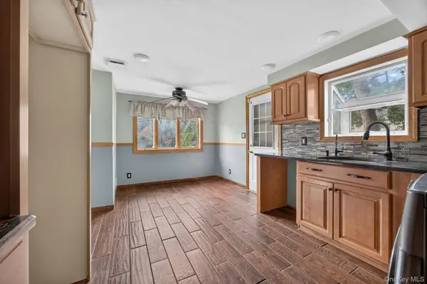 20 Revere CIR, Port Jefferson, NY 11776
