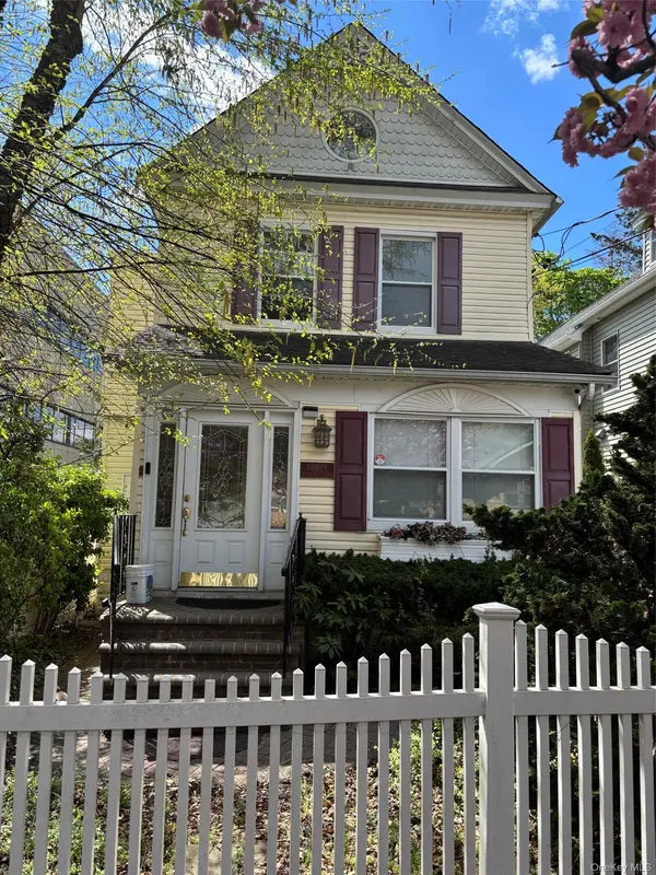 40 South Bayles AVE #Upper, Port Washington, NY 11050