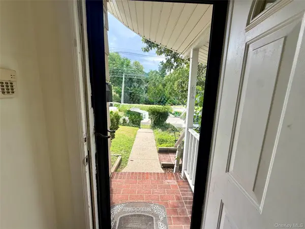 175 S Brookside AVE, Freeport, NY 11520