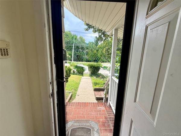 175 S Brookside AVE, Freeport, NY 11520