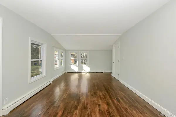 34 Glenna Little TRL, Huntington, NY 11743