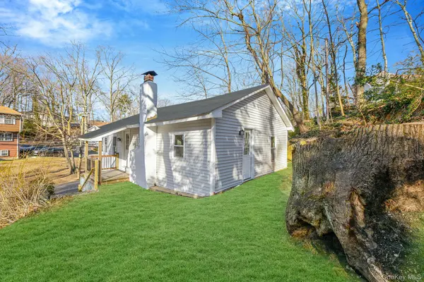 34 Glenna Little TRL, Huntington, NY 11743