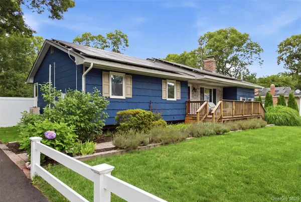 7 Tupelo ST, Manorville, NY 11949