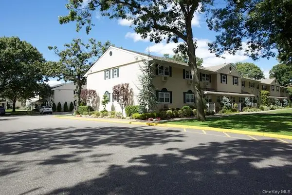 280 Bellmore AVE #36, East Islip, NY 11730