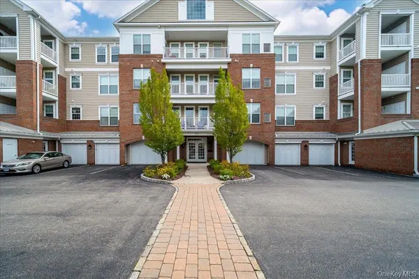 732 Regency DR, Fishkill, NY 12524