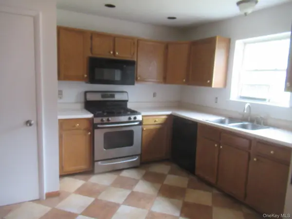 23 Marian CT, Warwick, NY 10990