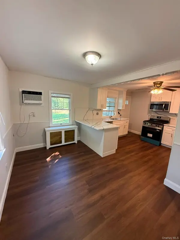 375 S 3rd ST, Lindenhurst, NY 11757