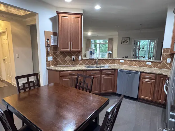 622 Regency DR, Fishkill, NY 12524