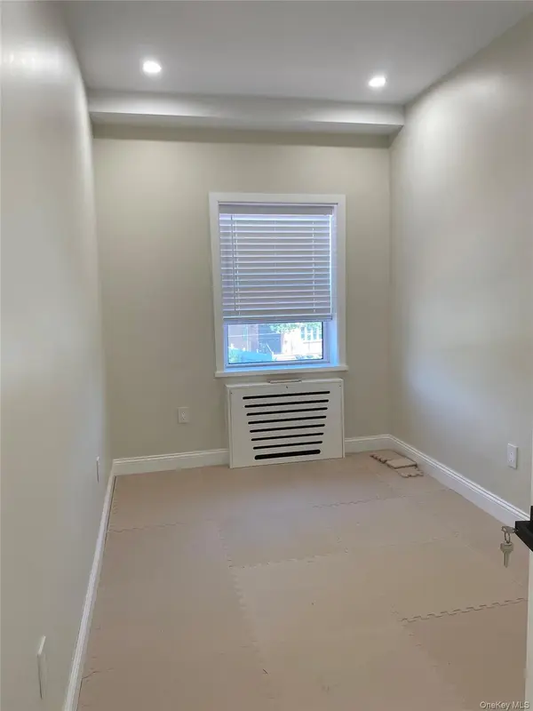 14114 Booth Memorial AVE #2, Flushing, NY 11355