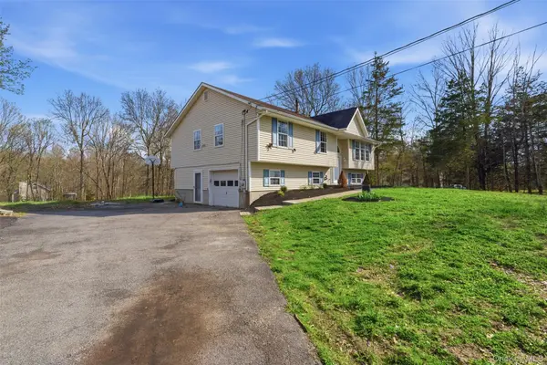 600 Twin Arch RD, Rock Tavern, NY 12575