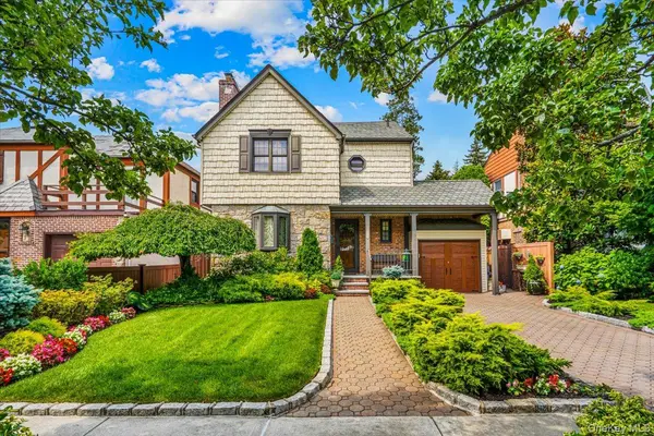 78-20 222nd ST, Oakland Gardens, NY 11364