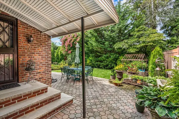 78-20 222nd ST, Oakland Gardens, NY 11364