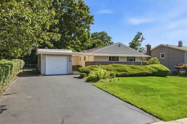 9 Bowman LN, Kings Park, NY 11754