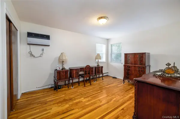 1706 Washington DR, Merrick, NY 11566