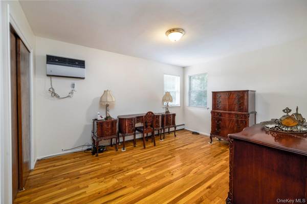 1706 Washington DR, Merrick, NY 11566