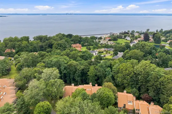 3 Willada LN, Glen Cove, NY 11542