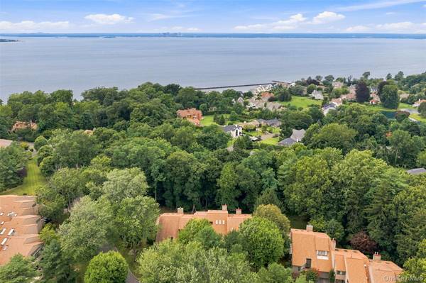 3 Willada LN, Glen Cove, NY 11542