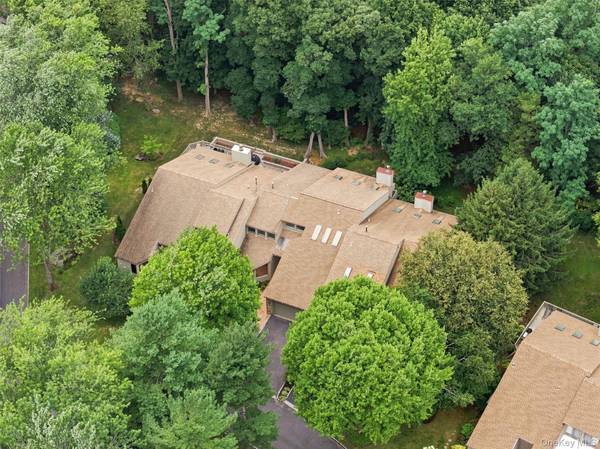 3 Willada LN, Glen Cove, NY 11542