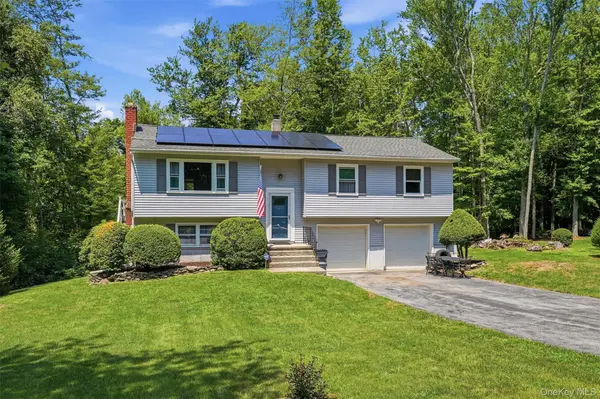12 Talbot DR, Pleasant Valley, NY 12569
