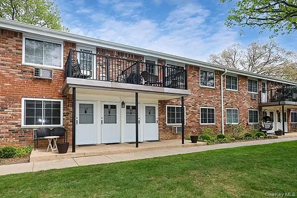 178 Jervis AVE #178, Farmingdale, NY 11735