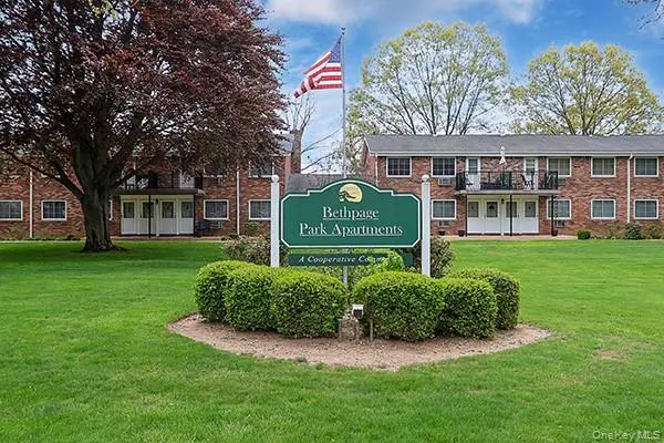 178 Jervis AVE #178, Farmingdale, NY 11735