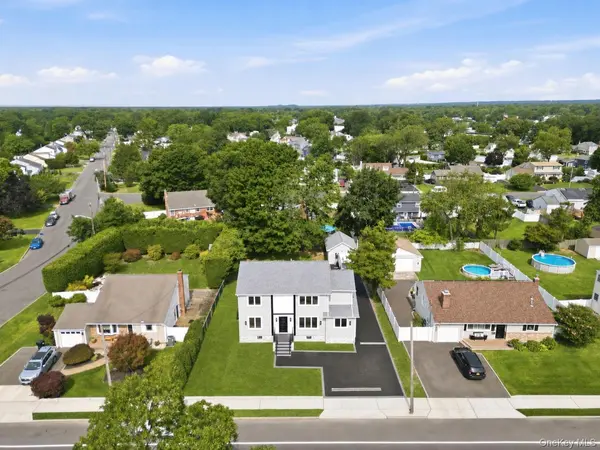 136 Udall RD, West Islip, NY 11795