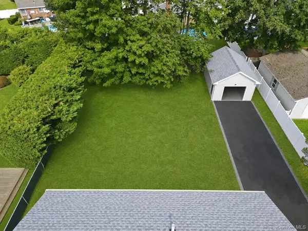 136 Udall RD, West Islip, NY 11795