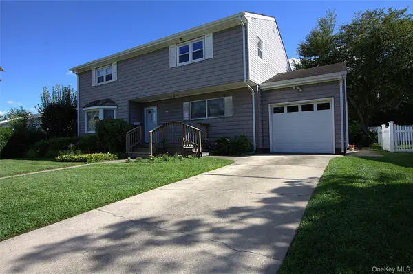 46 Margaret DR, Plainview, NY 11803
