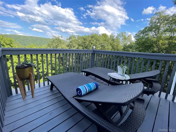 173 Brook TRL, Greenwood Lake, NY 10925