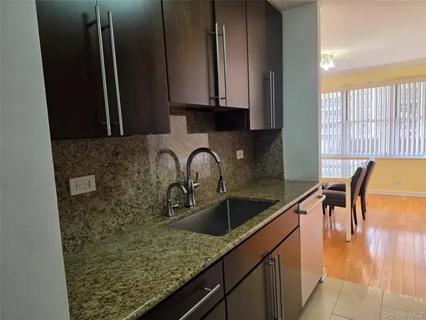 17-85 215 ST #6G, Bayside, NY 11360