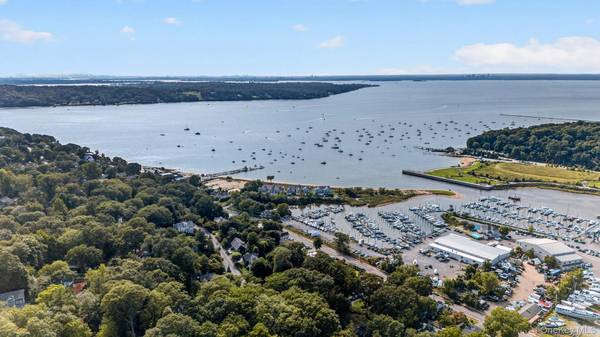 111 Altamont AVE, Sea Cliff, NY 11579