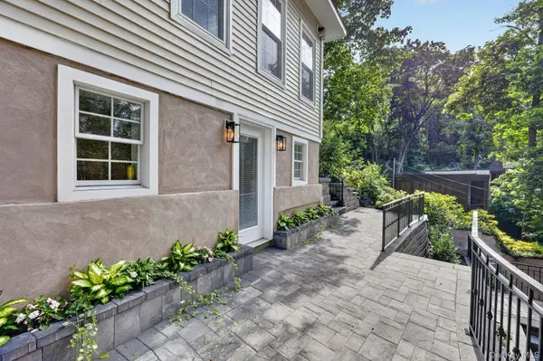 111 Altamont AVE, Sea Cliff, NY 11579