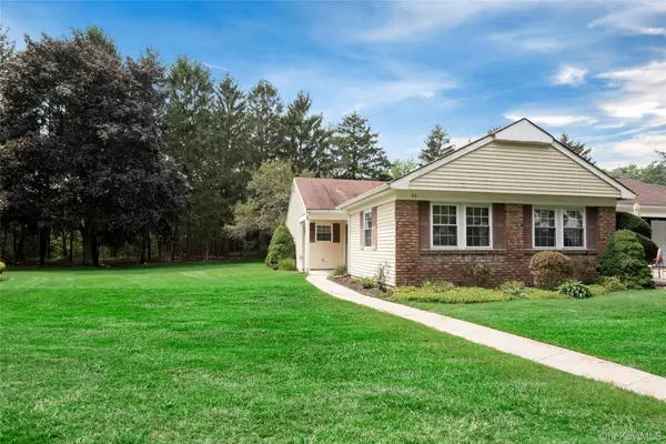 62 Hearthside DR, Mount Sinai, NY 11766