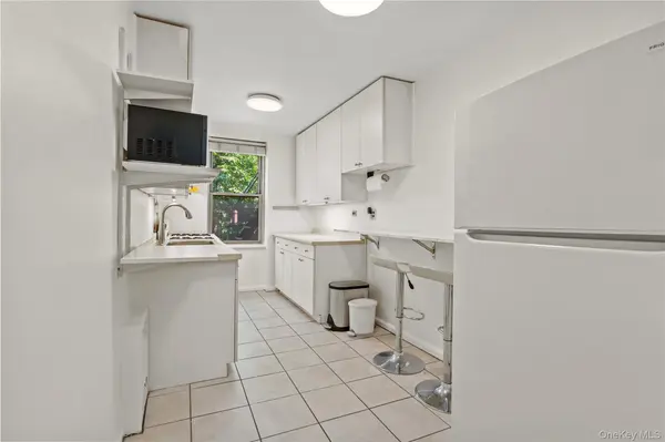 67-25 Clyde ST #2G, Forest Hills, NY 11375