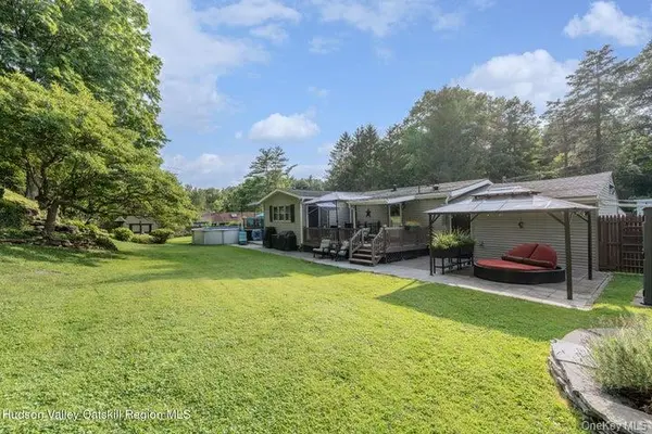 618 Old Stage RD, Saugerties, NY 12477