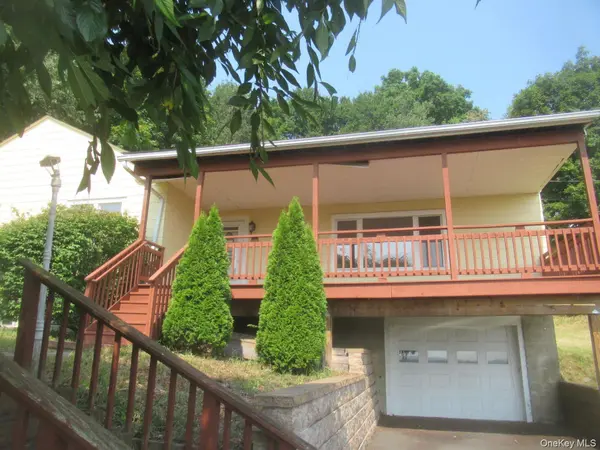 33 Meadow AVE, Chester, NY 10918