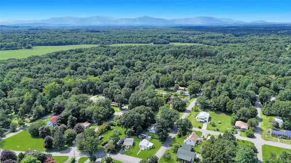 34 Shore DR, Elizaville, NY 12523