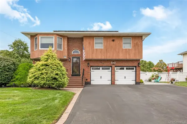 17 E Lincoln AVE, Massapequa, NY 11758