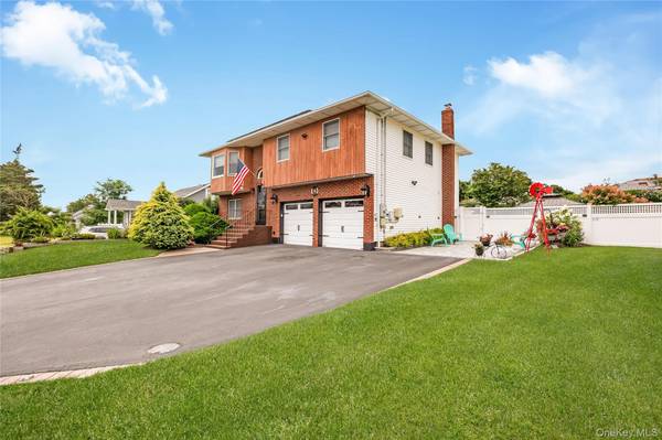 17 E Lincoln AVE, Massapequa, NY 11758