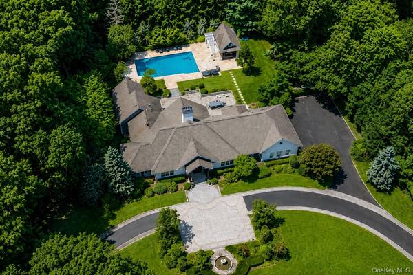 537 Split Rock RD, Syosset, NY 11791