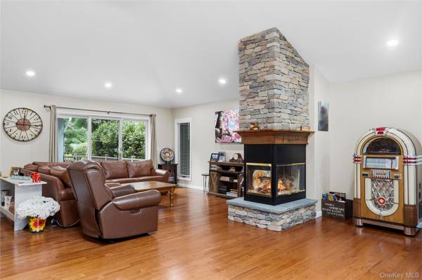 1 Gerriet CT, Northport, NY 11768