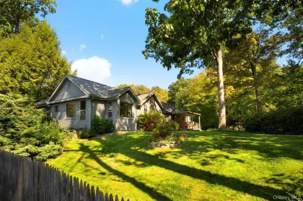 5 Shore TRL, South Salem, NY 10590
