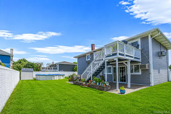14 Wellbrock ST, Lindenhurst, NY 11757