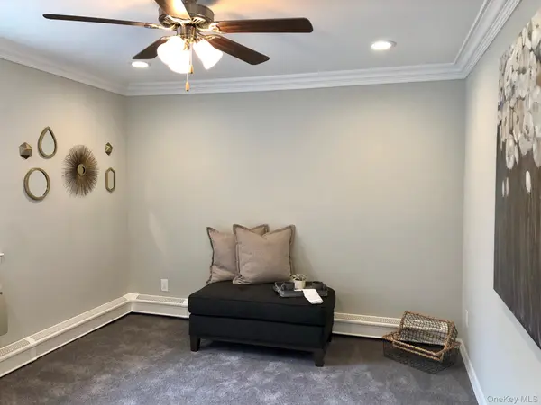 53 OLD OAK LN #53B, Levittown, NY 11756