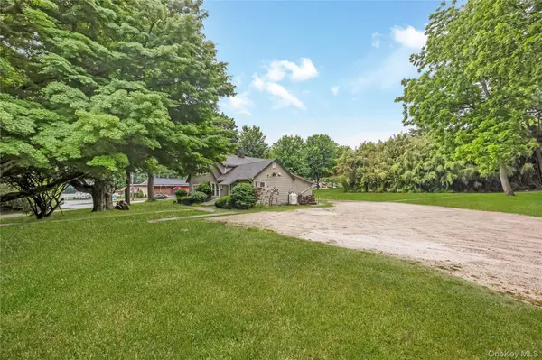 645 Middle Country RD, Middle Island, NY 11953