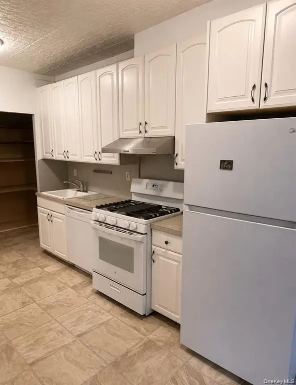 8561 67th AVE, Rego Park, NY 11374