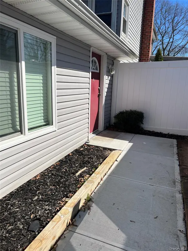278 Swan Lake DR, Patchogue, NY 11772