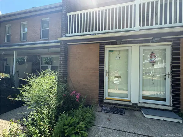 214 Artist Lake DR, Middle Island, NY 11953