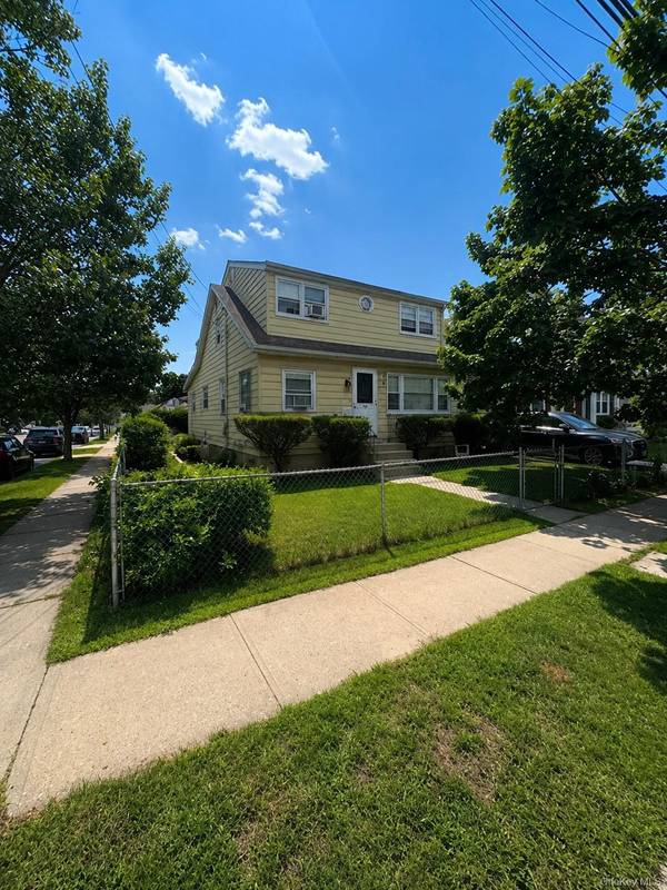 801 Oak ST, Bellmore, NY 11710